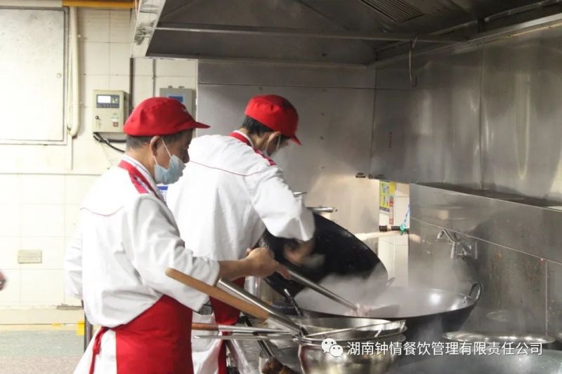 湖南鐘情餐飲管理有限責(zé)任公司,餐飲管理,鐘情餐飲管理,團體膳食,大學(xué)食堂,學(xué)院食堂,學(xué)校餐飲