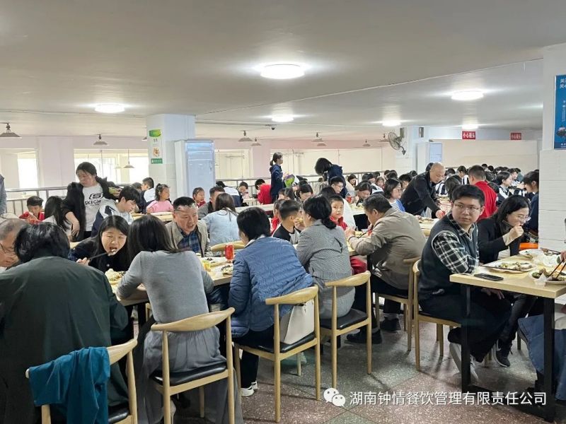 湖南鐘情餐飲管理有限責(zé)任公司,餐飲管理,鐘情餐飲管理,團體膳食,大學(xué)食堂,學(xué)院食堂,學(xué)校餐飲